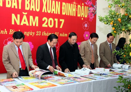 Ouverture de la fête de la presse printanière 2017 à Ha Nam et à Ninh Binh - ảnh 1