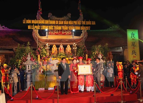 Des fêtes en hommage à la dynastie des Tran à Ha Nam et Nam Dinh - ảnh 1