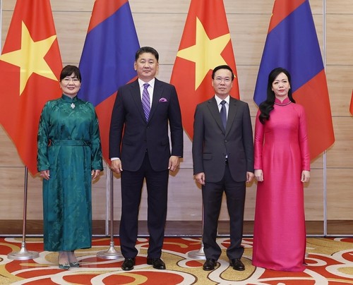 Ukhnaagiin Khurelsukh termine sa visite d’État au Vietnam - ảnh 1