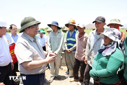 Pham Minh Chinh inspecte les travaux de lutte contre la sécheresse à Ninh Thuân - ảnh 1