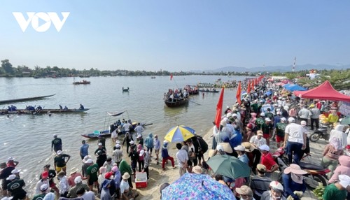 Quang Nam holds traditional boat race  - ảnh 1