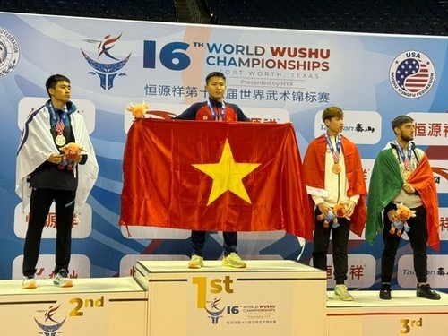 Vietnamese fighters bring home five golds at World Wushu Championships - ảnh 1