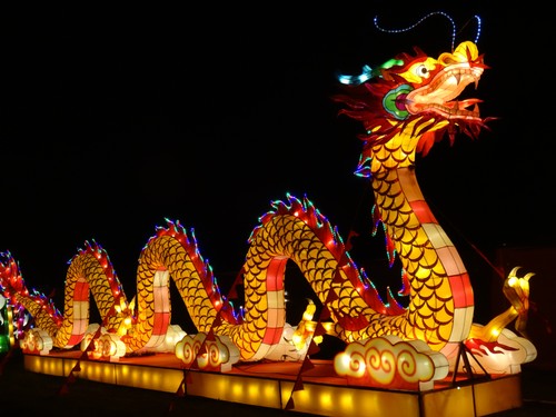 Basking in the glow of a Chinese Lantern Festival - ảnh 3