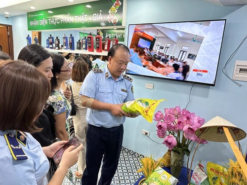 Showroom of 400 items helps consumers identify counterfeit products - ảnh 1