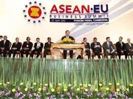 Konfrensi badan usaha ASEAN-Uni Eropa dibuka di Phnompenh, Kamboja. - ảnh 1