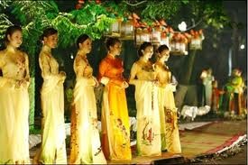 Busana Ao Dai, satu simbol kebudayaan Vietnam. - ảnh 2