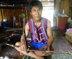 Seni pembuatan panah dan teknik memanah dari rakyat etnis minoritas Co Tu - ảnh 2