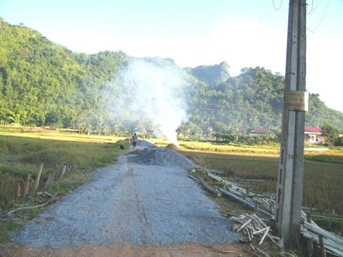 Dukuh Hum di provinsi Son La melaksanakan wisata masyarakat, turut membangun pedesaan baru - ảnh 1