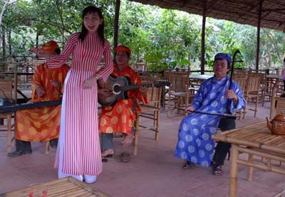 Kesan-kesan dalam panorama kebudayaan Vietnam tahun 2013 - ảnh 1