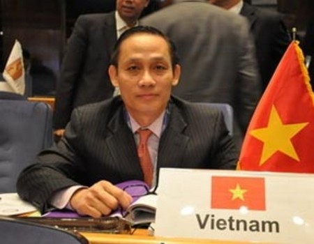 Duta Besar Vietnam di PBB menegaskan kedaulatan Vietnam di tempat Tiongkok menempatkan anjungan minyak secara tidak sah - ảnh 1