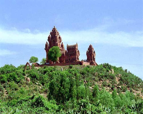 Provinsi Ninh Thuan memugar dan mengkonservasikan situs peninggalan etnis Cham - ảnh 2