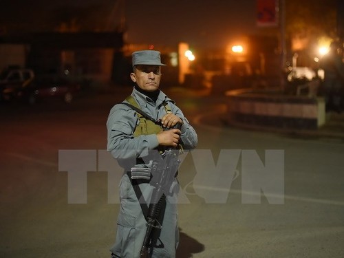Terjadi serangan bom bunuh diri di zona  diplomatik di kota Kabul - ảnh 1