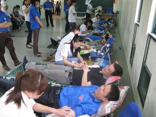 Pada tahun 2015 akan menggerakkan 17.000 unit darah  untuk mengobati pasien - ảnh 1