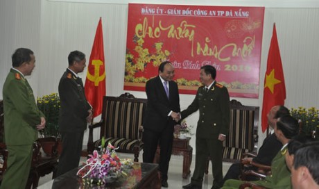 Deputi PM Nguyen Xuan Phuc mengucapkan selamat Hari Raya Tet di kota Da Nang - ảnh 1