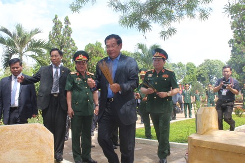 PM Kamboja, Samdech Hun Sen mengunjugi situs peninggalkan sejarah pasukan 125 di provinsi Dong Nai - ảnh 1