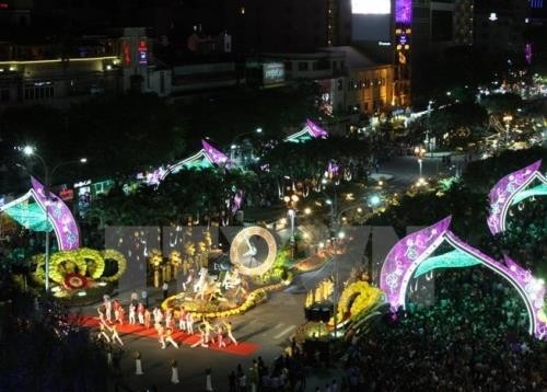 Kota Ho Chi Minh terus mengadakan banyak aktivitas menyambut tahun baru 2017 - ảnh 1