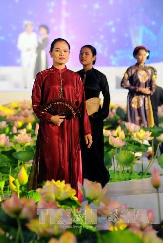 Pembukaan Festival ke- 4  "Busana Ao Dai Vietnam”  di kota Ho Chi Minh, Vietnam Selatan - ảnh 1
