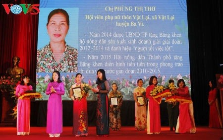 Saudari Phung Thi Tho-Seorang wanita yang mengubah tanah tandus menjadi lahan usaha tani senilai miliaran dong Vietnam - ảnh 1