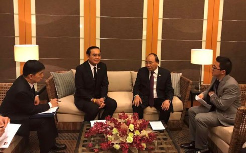 PM Nguyen Xuan Phuc melakukan pertemuan dengan PM Kerajaan Thailand - ảnh 1