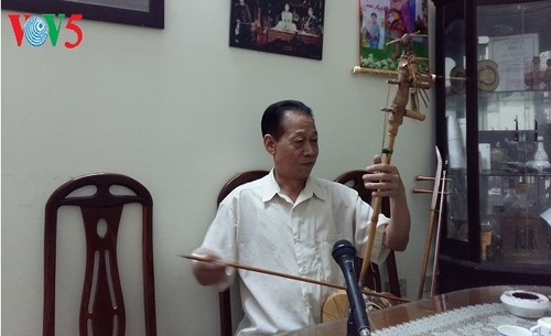 Seniman Rakyat Xuan Hoach memberikan dedikasi sepenuh hati demi permusikan rakyat - ảnh 1