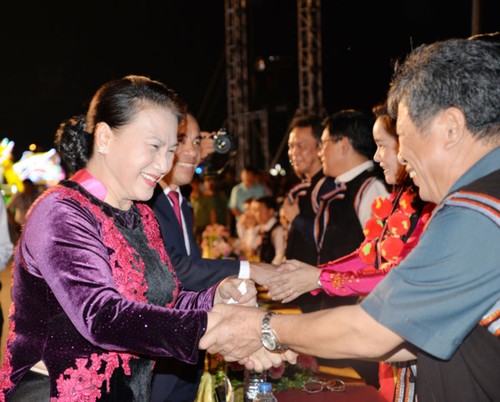 Ketua MN menghadiri upacara pembukaan Festival Nasional tentang Kebudayaan Etnis Minoritas Dao - ảnh 1