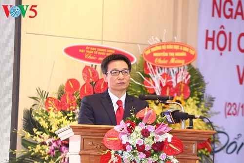 Deputi PM Vu Duc Dam menghadiri peringatan ulang tahun ke-60 masuknya Vietnam menjadi anggota  Lembaga Palang Mera-Bulan Sabit Merah Internasional - ảnh 1