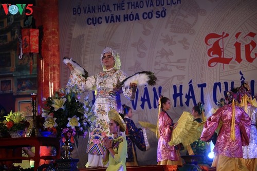 Ciri indah Seni Lagu Rakyat Van dan Seni Lagu Rakyat Van dalam ritual Chau Van dalam festival di Kota Hue - ảnh 1