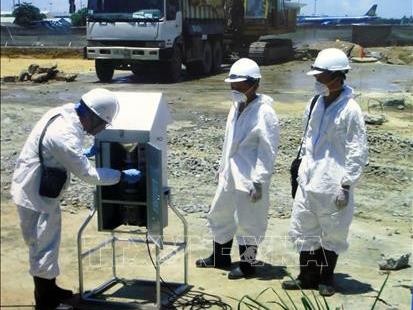 Viet Nam dan AS menandatangani permufakatan serah-terima 13 hektar lahan yang telah dibersihkan dari bom, ranjau dan zat kimia  beracun di Bandara Internasional Da Nang - ảnh 1
