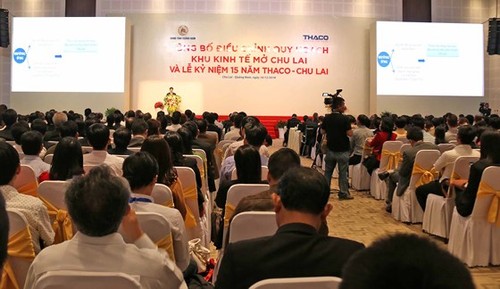 PM Nguyen Xuan Phuc menghadiri acara mengumumkan penyesuaian perancangan Zona Ekonomi Terbuka Chu Lai - ảnh 1