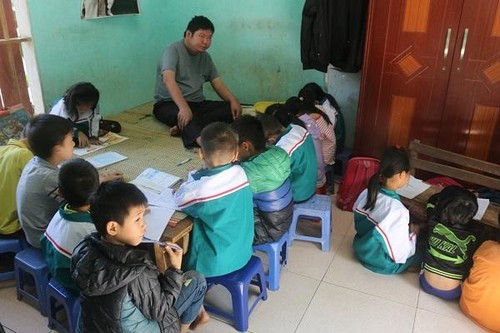 Bui Van Binh - Pak guru difabel yang sepenuh hati demi anak-anak miskin - ảnh 1