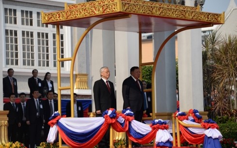 Pers Laos: Kunjungan persahabatan resmi yang dilakukan oleh Sekjen, Presiden Nguyen Phu Trong di Laos punya arti penting tentang sejarah - ảnh 1