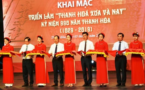 Pameran: “Provinsi Thanh Hoa masa dulu dan masa kini” menggugah kebanggaan tentang khazanah tradisi Provinsi Thanh Hoa - ảnh 1