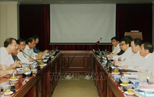 Deputi PM Vu Duc Dam: Sekolah Tinggi Keguruan Ha Noi harus menjadi “inti”, matarantai penting yang mengarahkan pembaruan pendidikan dan pelatihan - ảnh 1