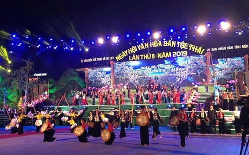 Membuka Festival ke-2 Kebudayaan Etnis Minoritas Thai - ảnh 1