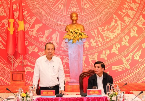 Deputi PM Truong Hoa Binh: Provinsi Dak Lak mengarahkan pengembangan ekonomi hijau dan energi bersih - ảnh 1