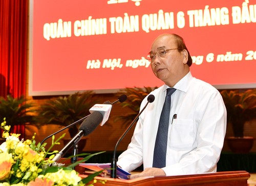 PM Nguyen Xuan Phuc memuji Komisi Partai Militer dan Kemhan dalam mencegah dan memberantas wabah Covid-19 - ảnh 1