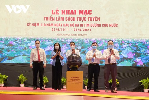 Pembukaan Pameran dan Festival Buku Online untuk Memperingati 110 Tahun Presiden Ho Chi Minh Keluar Negeri untuk Mencari Jalan Menyelamatkan Tanah Air - ảnh 1