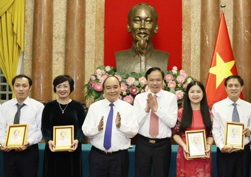 Presiden Nguyen Xuan Phuc: Terus Canangkan Gerakan-Gerakan Kompetisi Bekerja Kreatif Cabang Permigasan - ảnh 1