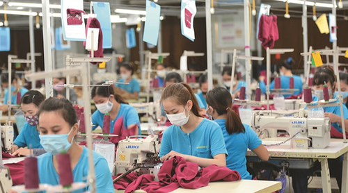 Ekspor Garmen Vietnam Menargetkan Mencapai 48 Miliar USD pada 2023 - ảnh 1