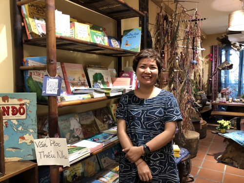 Toko Buku Swalayan Pertama di Kota Hanoi Menyebarkan Budaya Membaca - ảnh 2