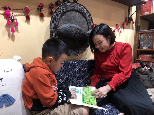Toko Buku Swalayan Pertama di Kota Hanoi Menyebarkan Budaya Membaca - ảnh 4