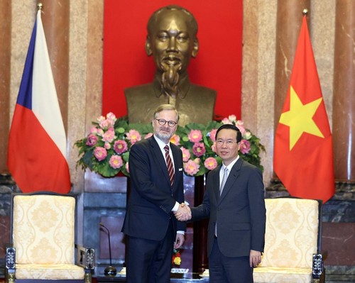 Presiden Vietnam, Vo Van Thuong  Menerima PM Republik Ceko, Petr Fiala - ảnh 1