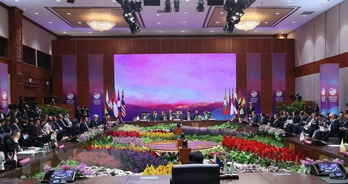 ASEAN Mempertahankan Sentralitas dalam Mendorong Dialog dan Kerja sama demi Perdamaian, Stabilitas, dan Pembangunan - ảnh 2