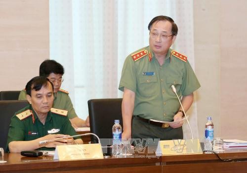 Efectúan el V Pleno del Comité de Defensa y Seguridad del Parlamento vietnamita - ảnh 1