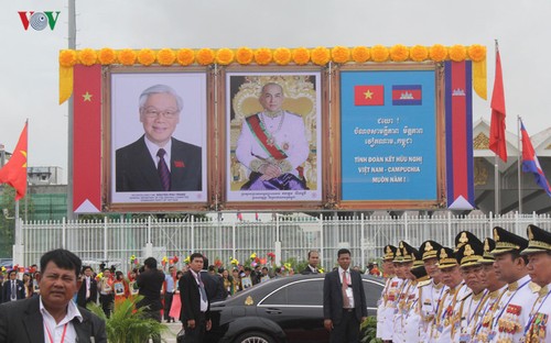 Prensa camboyana resalta el significado especial del viaje de la delegación vietnamita - ảnh 1