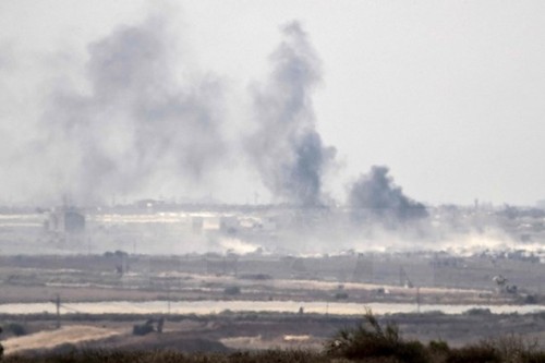 Israel bombardea Franja de Gaza como represalia a los ataques contra el país - ảnh 1