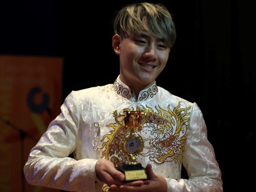 Cantante vietnamita triunfa en concurso regional - ảnh 1
