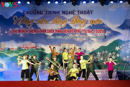 Vietnam conmemora 64 años de la Victoria de Dien Bien Phu - ảnh 1