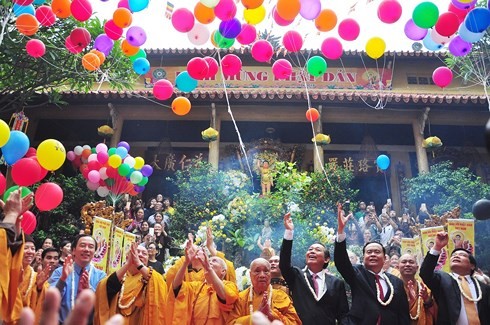 Ceremonia de Vesak atestigua libertad de religión y creencias en Vietnam - ảnh 1