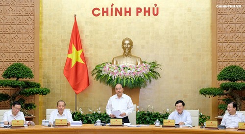 Efectúan la reunión ordinaria del Gobierno vietnamita del mes de agosto - ảnh 1
